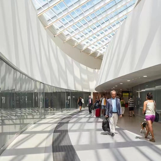 Особенности и преимущества тактильных плиток для слабовидящих