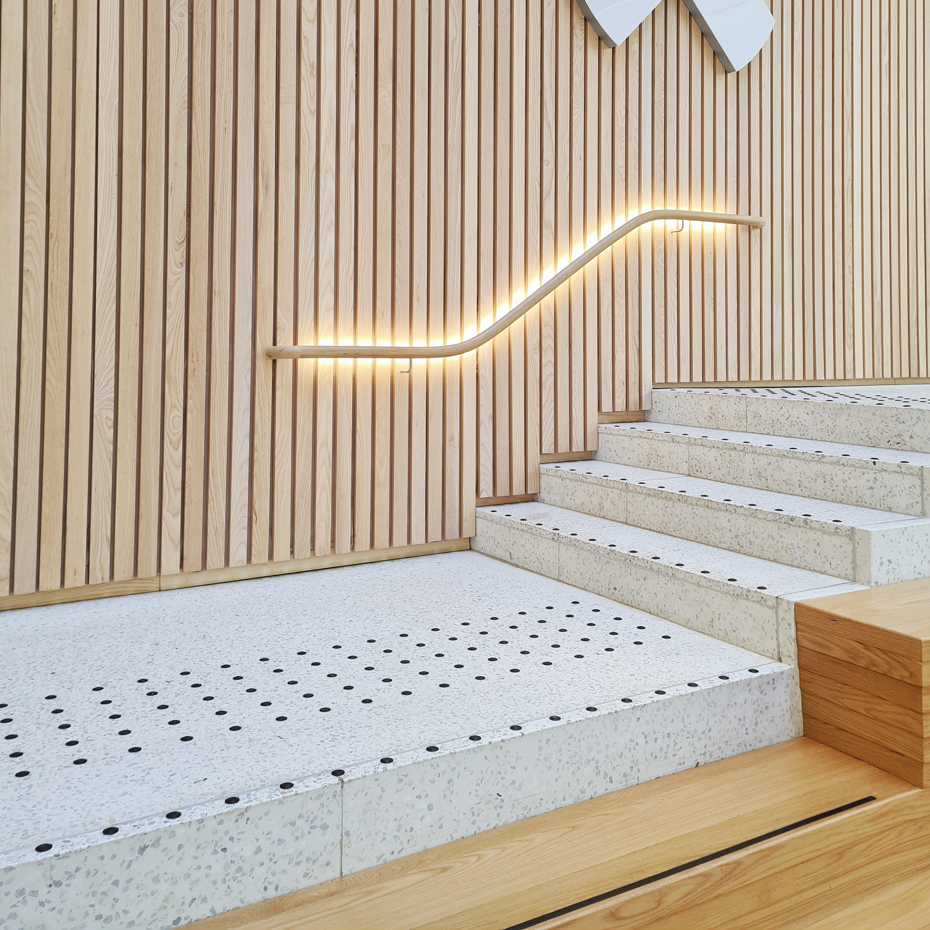 Как тактильные индикаторы работают для людей с нарушениями зрения